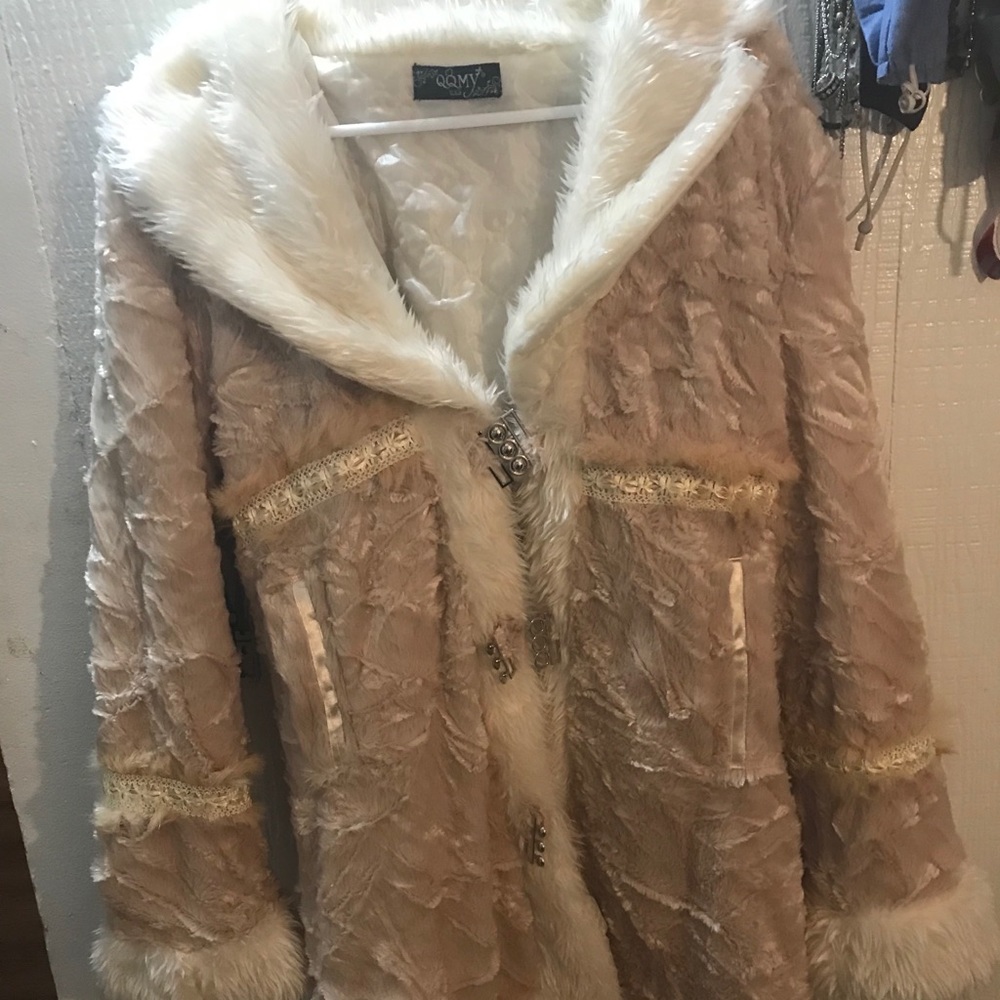 Coat - Picture 3 of 8